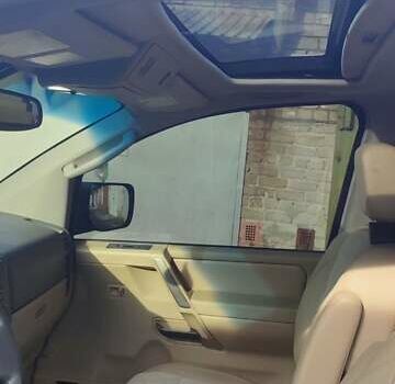 Черный Ниссан Армада, объемом двигателя 5.6 л и пробегом 300 тыс. км за 8500 $, фото 15 на Automoto.ua