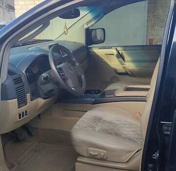 Черный Ниссан Армада, объемом двигателя 5.6 л и пробегом 300 тыс. км за 8500 $, фото 22 на Automoto.ua