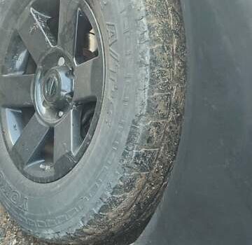 Черный Ниссан Армада, объемом двигателя 5.6 л и пробегом 300 тыс. км за 8500 $, фото 10 на Automoto.ua