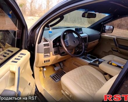 Черный Ниссан Армада, объемом двигателя 5.6 л и пробегом 255 тыс. км за 8000 $, фото 7 на Automoto.ua