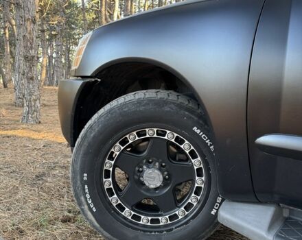 Черный Ниссан Армада, объемом двигателя 5.6 л и пробегом 264 тыс. км за 10500 $, фото 12 на Automoto.ua