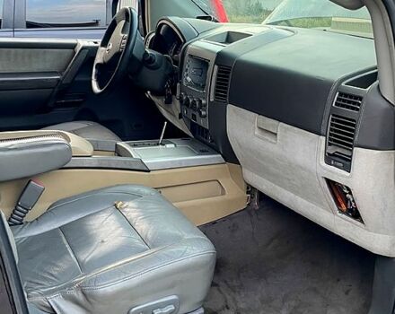 Сірий Ніссан Armada, об'ємом двигуна 5.6 л та пробігом 312 тис. км за 5600 $, фото 7 на Automoto.ua