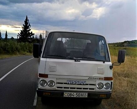 Белый Ниссан Атлас, объемом двигателя 2.3 л и пробегом 146 тыс. км за 3600 $, фото 5 на Automoto.ua