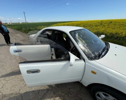 Белый Ниссан Блюберд, объемом двигателя 1.8 л и пробегом 210 тыс. км за 2000 $, фото 16 на Automoto.ua