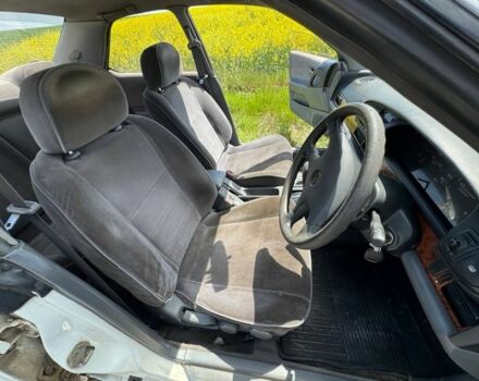 Белый Ниссан Блюберд, объемом двигателя 1.8 л и пробегом 210 тыс. км за 2000 $, фото 15 на Automoto.ua