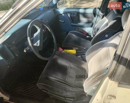 Білий Ніссан Блюберд, об'ємом двигуна 2 л та пробігом 325 тис. км за 650 $, фото 5 на Automoto.ua