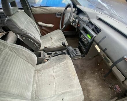 Серый Ниссан Блюберд, объемом двигателя 2 л и пробегом 350 тыс. км за 450 $, фото 9 на Automoto.ua