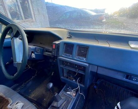 Синий Ниссан Блюберд, объемом двигателя 2 л и пробегом 400 тыс. км за 400 $, фото 4 на Automoto.ua