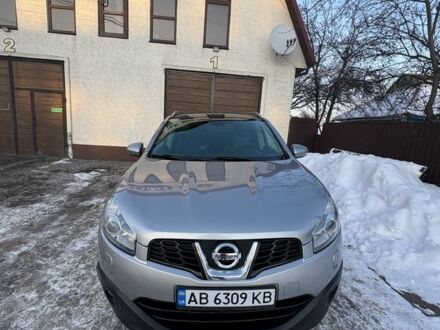 Серый Ниссан Караван, объемом двигателя 2 л и пробегом 124 тыс. км за 11000 $, фото 1 на Automoto.ua