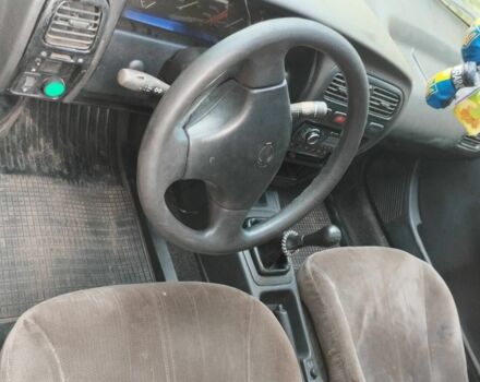 Красный Ниссан Другая, объемом двигателя 1.6 л и пробегом 328 тыс. км за 1700 $, фото 3 на Automoto.ua