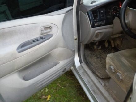 Сірий Ніссан Інша, об'ємом двигуна 2 л та пробігом 320 тис. км за 2300 $, фото 1 на Automoto.ua