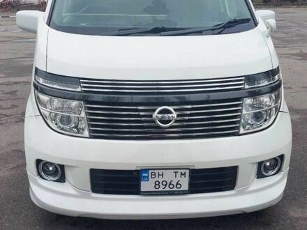 Белый Ниссан Эльгранд, объемом двигателя 3.5 л и пробегом 244 тыс. км за 9300 $, фото 1 на Automoto.ua