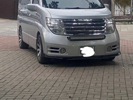 Сірий Ніссан Ельгранд, об'ємом двигуна 0 л та пробігом 199 тис. км за 9000 $, фото 1 на Automoto.ua