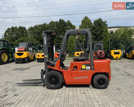 Помаранчевий Ніссан ФГ, об'ємом двигуна 2.5 л та пробігом 0 тис. км за 8200 $, фото 2 на Automoto.ua
