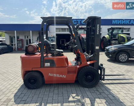 Помаранчевий Ніссан ФГ, об'ємом двигуна 2.5 л та пробігом 0 тис. км за 8200 $, фото 3 на Automoto.ua