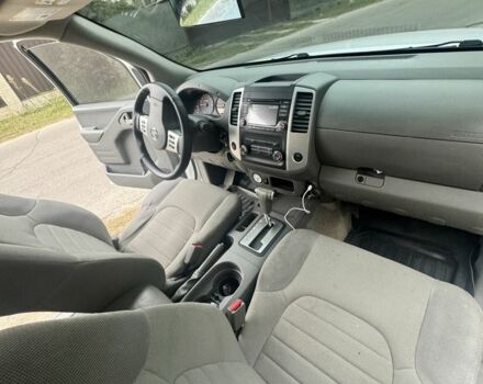 Белый Ниссан Фронтиер, объемом двигателя 2.5 л и пробегом 100 тыс. км за 12750 $, фото 14 на Automoto.ua