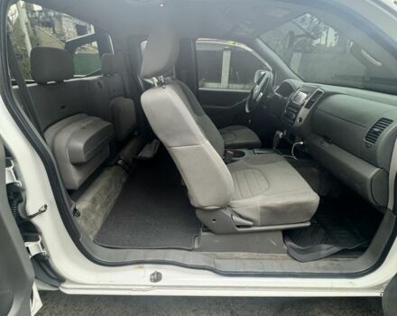 Белый Ниссан Фронтиер, объемом двигателя 2.5 л и пробегом 100 тыс. км за 12750 $, фото 5 на Automoto.ua