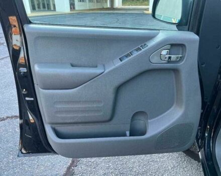 Черный Ниссан Фронтиер, объемом двигателя 2.5 л и пробегом 73 тыс. км за 4800 $, фото 7 на Automoto.ua