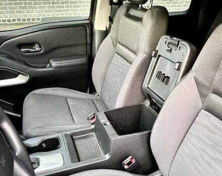 Черный Ниссан Фронтиер, объемом двигателя 3.8 л и пробегом 53 тыс. км за 26000 $, фото 7 на Automoto.ua