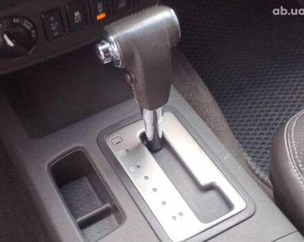 Серый Ниссан Фронтиер, объемом двигателя 4 л и пробегом 200 тыс. км за 15690 $, фото 5 на Automoto.ua