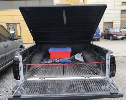 Серый Ниссан Фронтиер, объемом двигателя 4 л и пробегом 74 тыс. км за 12000 $, фото 4 на Automoto.ua