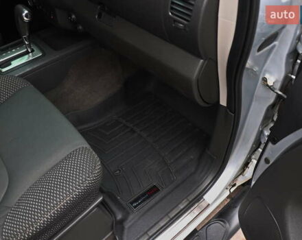 Серый Ниссан Фронтиер, объемом двигателя 4 л и пробегом 122 тыс. км за 17999 $, фото 26 на Automoto.ua