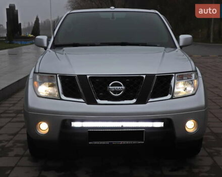 Серый Ниссан Фронтиер, объемом двигателя 4 л и пробегом 122 тыс. км за 17999 $, фото 1 на Automoto.ua