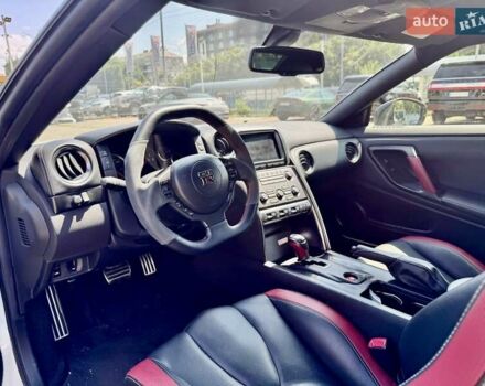 Белый Ниссан ГТ-Р, объемом двигателя 3.8 л и пробегом 40 тыс. км за 71000 $, фото 18 на Automoto.ua