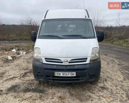 Белый Ниссан Интерстар, объемом двигателя 2.5 л и пробегом 391 тыс. км за 6000 $, фото 1 на Automoto.ua