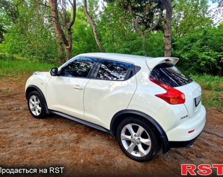 Белый Ниссан Жук, объемом двигателя 1.6 л и пробегом 122 тыс. км за 10000 $, фото 2 на Automoto.ua