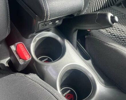 Білий Ніссан Жук, об'ємом двигуна 1.6 л та пробігом 110 тис. км за 10000 $, фото 3 на Automoto.ua