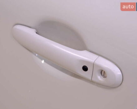 Белый Ниссан Жук, объемом двигателя 1.6 л и пробегом 176 тыс. км за 8900 $, фото 16 на Automoto.ua