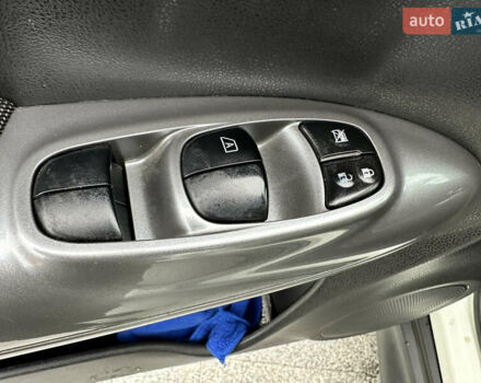 Белый Ниссан Жук, объемом двигателя 1.6 л и пробегом 265 тыс. км за 8900 $, фото 18 на Automoto.ua