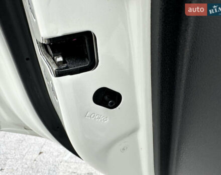 Белый Ниссан Жук, объемом двигателя 1.6 л и пробегом 265 тыс. км за 8900 $, фото 24 на Automoto.ua