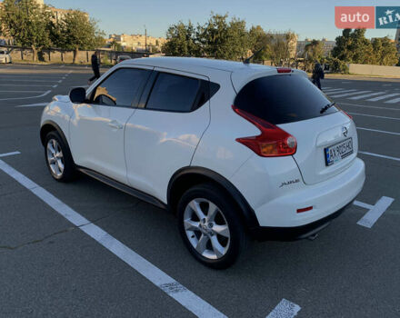 Белый Ниссан Жук, объемом двигателя 1.6 л и пробегом 87 тыс. км за 11000 $, фото 4 на Automoto.ua