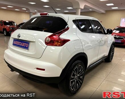 Белый Ниссан Жук, объемом двигателя 1.6 л и пробегом 141 тыс. км за 10900 $, фото 6 на Automoto.ua