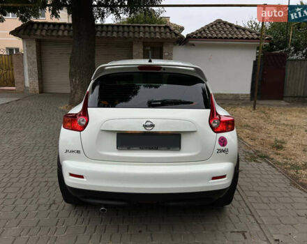 Белый Ниссан Жук, объемом двигателя 1.6 л и пробегом 88 тыс. км за 8900 $, фото 3 на Automoto.ua