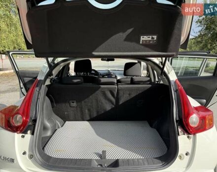 Белый Ниссан Жук, объемом двигателя 1.6 л и пробегом 175 тыс. км за 9000 $, фото 13 на Automoto.ua