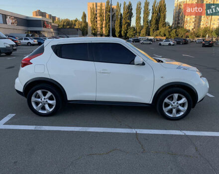 Белый Ниссан Жук, объемом двигателя 1.6 л и пробегом 87 тыс. км за 11000 $, фото 6 на Automoto.ua