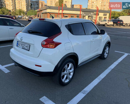 Белый Ниссан Жук, объемом двигателя 1.6 л и пробегом 87 тыс. км за 11000 $, фото 3 на Automoto.ua