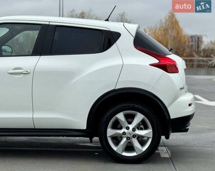 Белый Ниссан Жук, объемом двигателя 1.6 л и пробегом 115 тыс. км за 9900 $, фото 12 на Automoto.ua