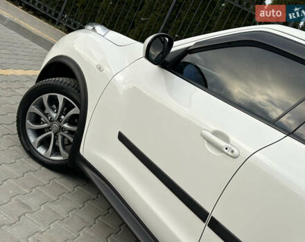 Белый Ниссан Жук, объемом двигателя 1.6 л и пробегом 86 тыс. км за 12700 $, фото 3 на Automoto.ua