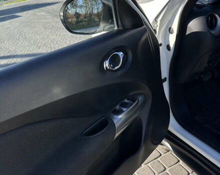 Белый Ниссан Жук, объемом двигателя 1.6 л и пробегом 190 тыс. км за 8500 $, фото 13 на Automoto.ua