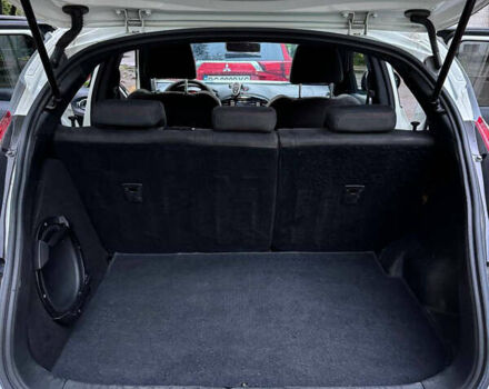 Белый Ниссан Жук, объемом двигателя 1.6 л и пробегом 126 тыс. км за 8000 $, фото 10 на Automoto.ua