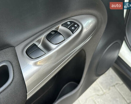 Белый Ниссан Жук, объемом двигателя 1.6 л и пробегом 86 тыс. км за 12700 $, фото 55 на Automoto.ua