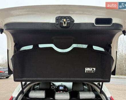 Белый Ниссан Жук, объемом двигателя 1.6 л и пробегом 106 тыс. км за 10400 $, фото 31 на Automoto.ua