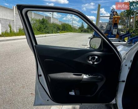 Белый Ниссан Жук, объемом двигателя 1.6 л и пробегом 170 тыс. км за 11000 $, фото 2 на Automoto.ua