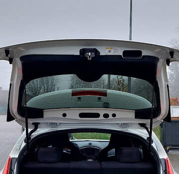 Белый Ниссан Жук, объемом двигателя 1.62 л и пробегом 180 тыс. км за 10950 $, фото 6 на Automoto.ua