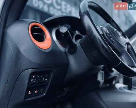 Белый Ниссан Жук, объемом двигателя 1.6 л и пробегом 107 тыс. км за 8999 $, фото 15 на Automoto.ua