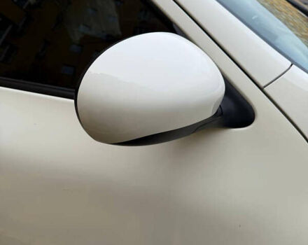 Белый Ниссан Жук, объемом двигателя 1.6 л и пробегом 130 тыс. км за 11600 $, фото 8 на Automoto.ua